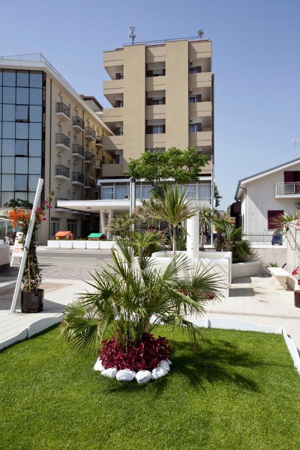Hotel President Белариа-Игеа Марина Екстериор снимка