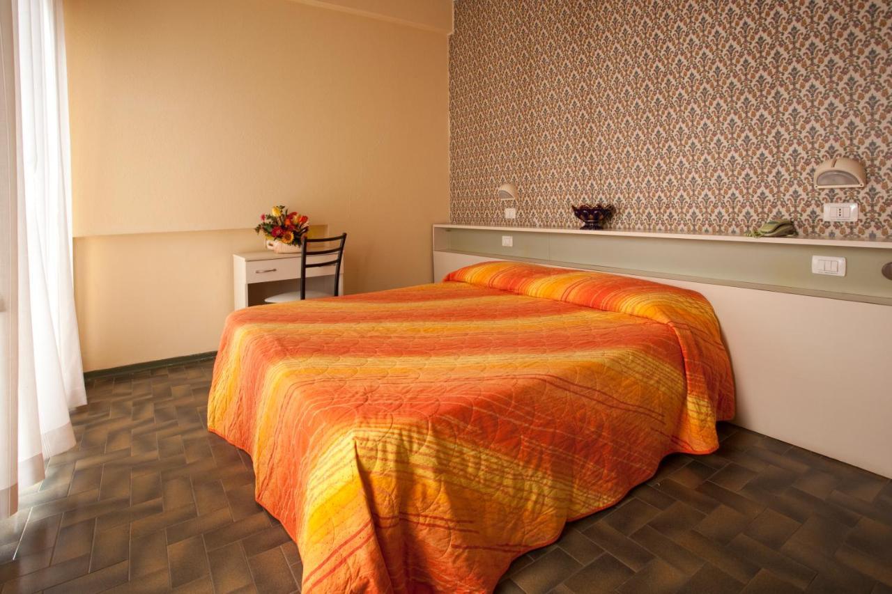Hotel President Белариа-Игеа Марина Екстериор снимка