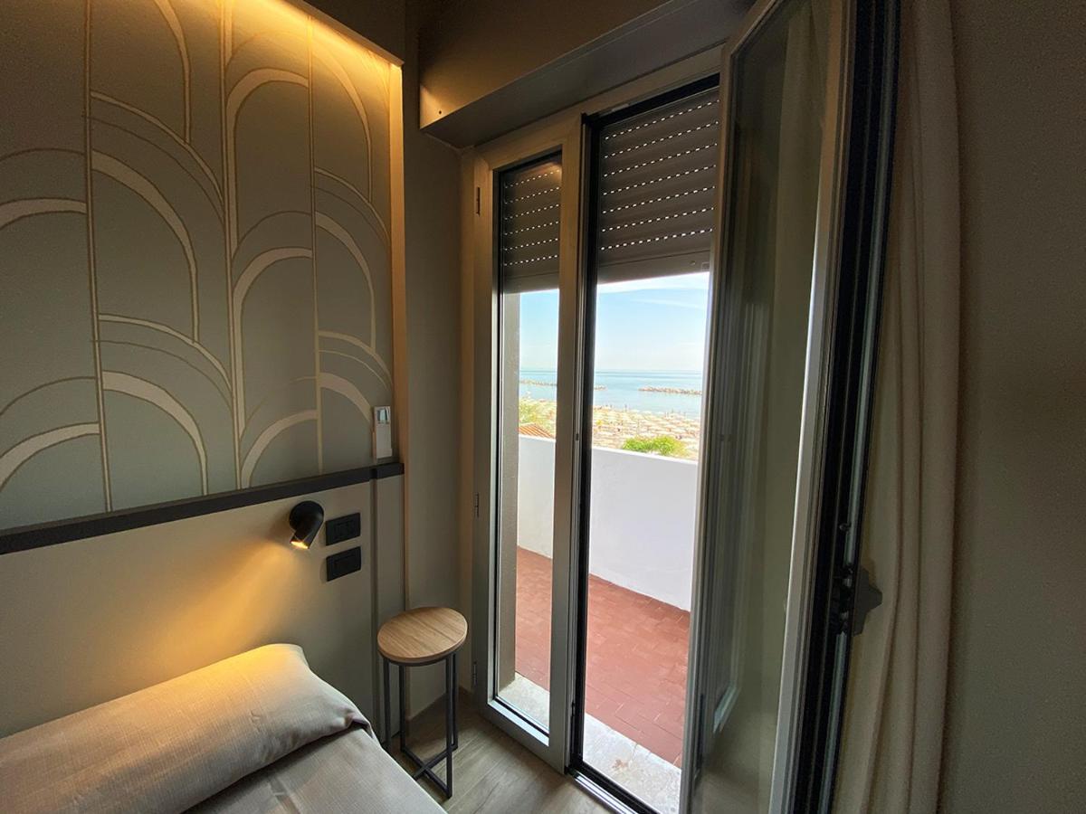 Hotel President Белариа-Игеа Марина Екстериор снимка